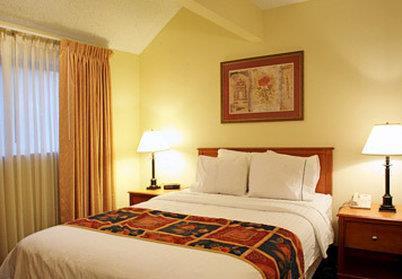 Gatehouse Suites East Lansing Room photo
