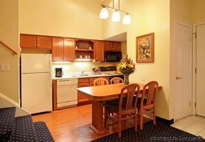 Gatehouse Suites East Lansing Room photo